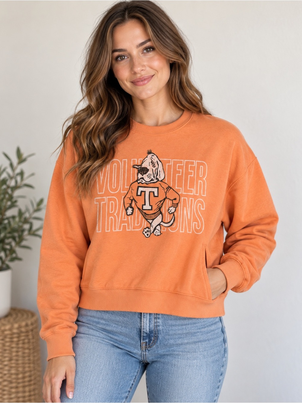 Volunteer Traditions Tennessee Sweatshirt Women's Large Orange Cropped Crewneck